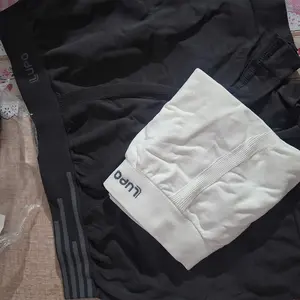 Foto enviada pelo cliente — Preto, cinza e branco